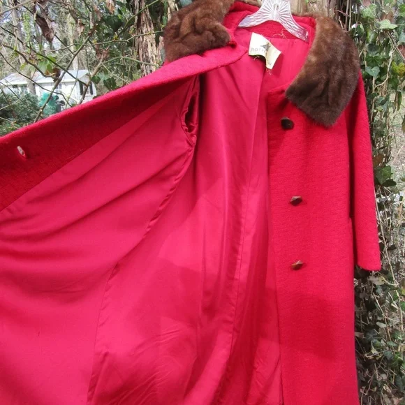 vintage 1960s Rothmoor red wool coat with mink collar, Mary Tyler Moore, b 40 - Picture 2 of 11